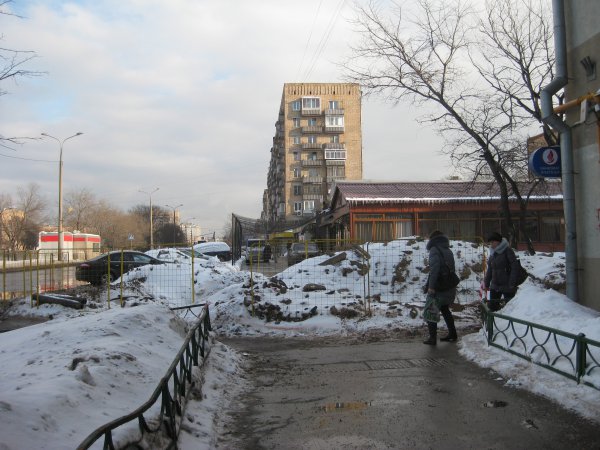 Лужков, уходя, сказал Собянину, что под одним из московских тротуаров зарыт клад (с) Лужков, уходя, сказал Собянину, что под одним из московских тротуаров зарыт клад (с)